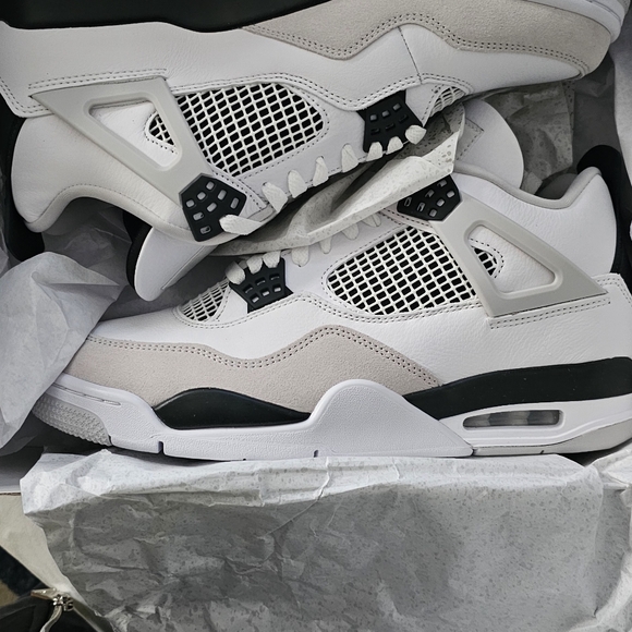 Brand new in box jordan 4s size 11 - Picture 3 of 5